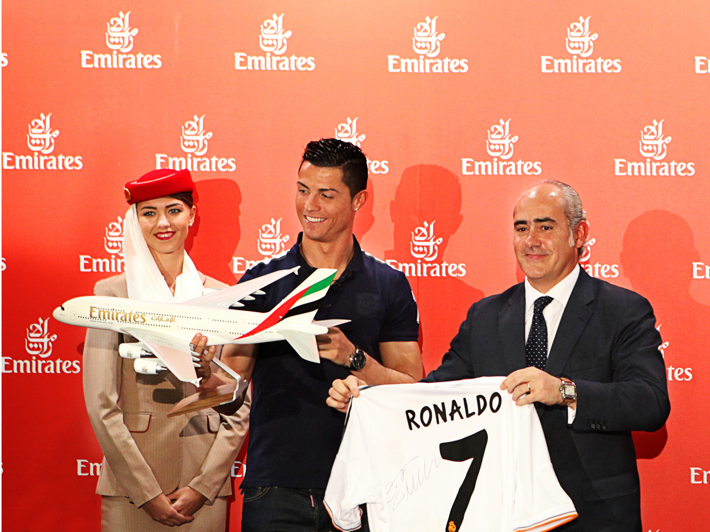 Emirates+Global+Ambassador+Cristiano+Ronaldo+and+Emirates+Country+Manager+Fernando+Suarez+de+Gongora