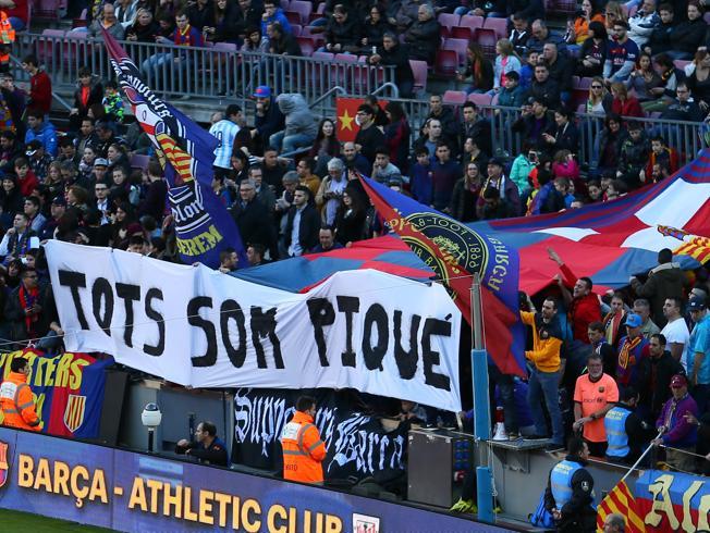 barca-pique-todos-somos-pancarta-camp-nou