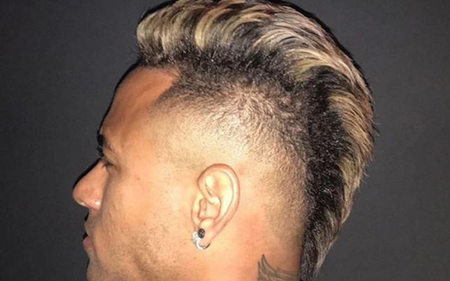 neymar-luce-peinado-del-mohicano-1453883287687