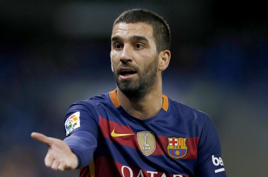 epa05100805 FC Barcelona´s Turkish midfielder Arda Turan gestures during the Spanish King's Cup round 16 second leg soccer match against RCD Espanyol played at Power8 Stadium in Cornella-El Prat, Barcelona, Spain, 13 January 2016. EPA/ALEJANDRO GARCIA
