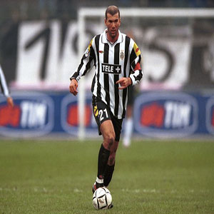 Le 8 juillet 2001, le Real Madrid recrute Zidane à la Juve pour la somme record de :