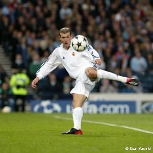 Dans quel stade a-t-il marqué sa reprise de volée mythique en finale de la ligue des champions en 2002 ?