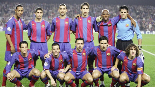 BARCELONA, SPAIN - NOVEMBER 24: Fussball: Champions League 04/05, Barcelona; FC Barcelona - Celtic Glasgow 1:1; Teamfoto FC Barcelona; hinten v.l.: RONALDINHO, SYLVINHO, Rafael MARQUEZ, OLEGUER Presas, Samuel ETO'O, Torwart Victor VALDES; vorne v.l.: Juliano BELLETTI, Ludovic GIULY, XAVI Hernandez, DECO, Carles PUYOL 24.11.04. (Photo by Andreas Rentz/Bongarts/Getty Images)