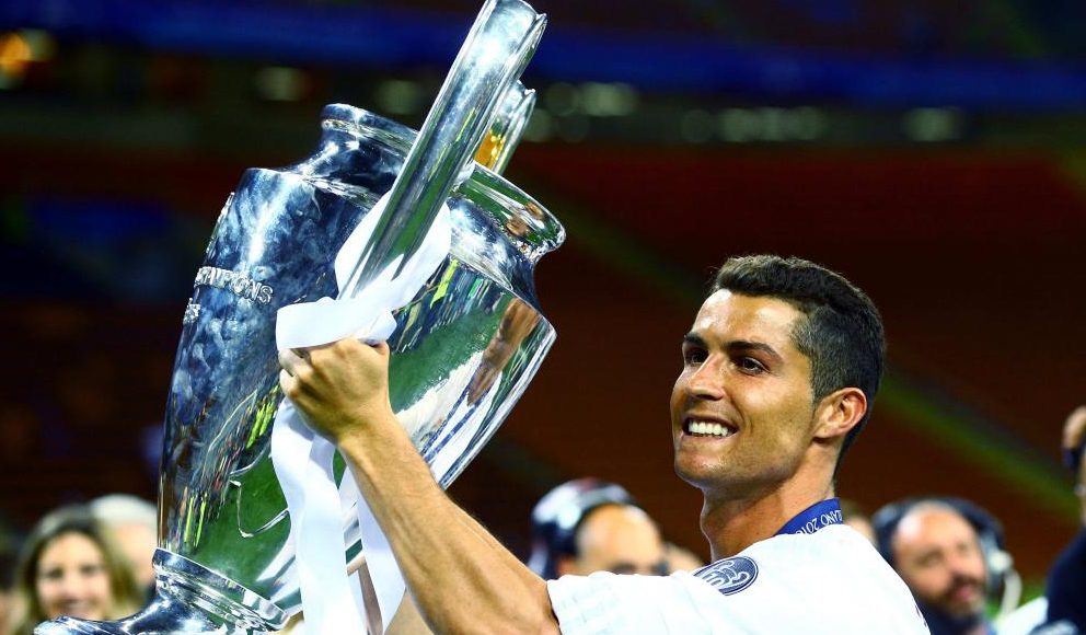 cristiano-ronaldo-of-real-madrid-celebrates-with-the-champions-league-trophy-after-winning-the-uefa-champions-league-final-between-real-madrid-and-20160529153227-4696-3