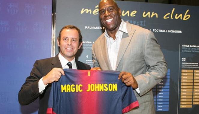 174521_legenda-nba--magic-johnson--kanan---bersama-presiden-barca--sandro-rosell_663_382