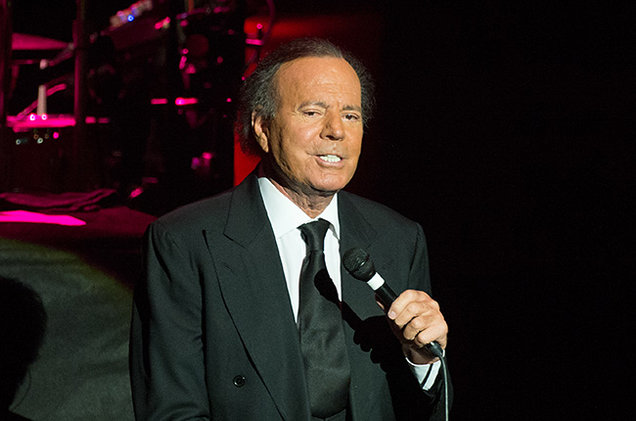 Julio-Iglesias-Royal-Albert-Hall-Performance-2014-BIllboard-650