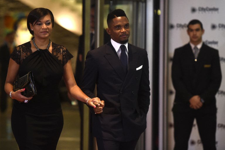 Former Barcelona player Cameroonian Samuel Eto'o and his wife walk on a red carpet upon arrival to attend Argentine football star Lionel Messi and Antonella Roccuzzo's wedding in Rosario, Santa Fe province, Argentina on June 30, 2017. Footballers and celebrities including pop singer Shakira gathered for the "wedding of the century" in Lionel Messi's Argentine hometown as the Barcelona superstar prepared to marry his childhood sweetheart Antonella Roccuzzo. / AFP PHOTO / EITAN ABRAMOVICH